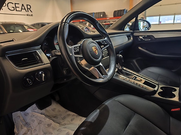 Porsche Macan S 10 of 21