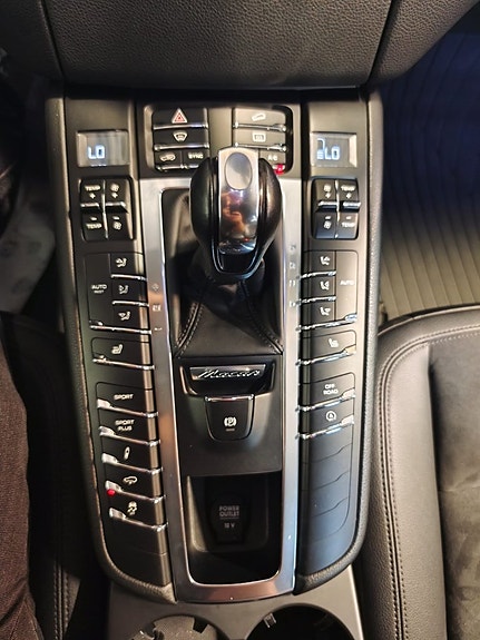 Porsche Macan S 21 of 21