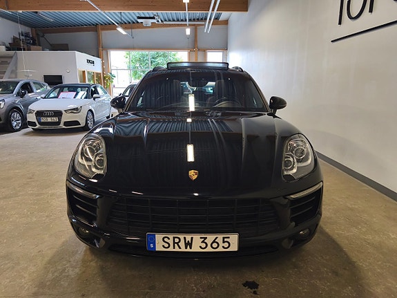 Porsche Macan S 2 of 21