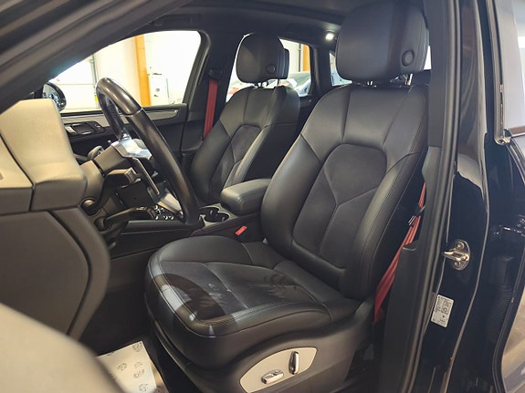 Porsche Macan S 9 of 21