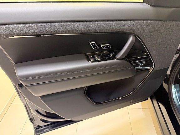 Land Rover Range Rover Sport 10 of 24