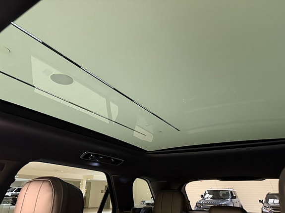 Land Rover Range Rover Sport 16 of 24