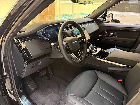 Land Rover Range Rover Sport 8 of 24
