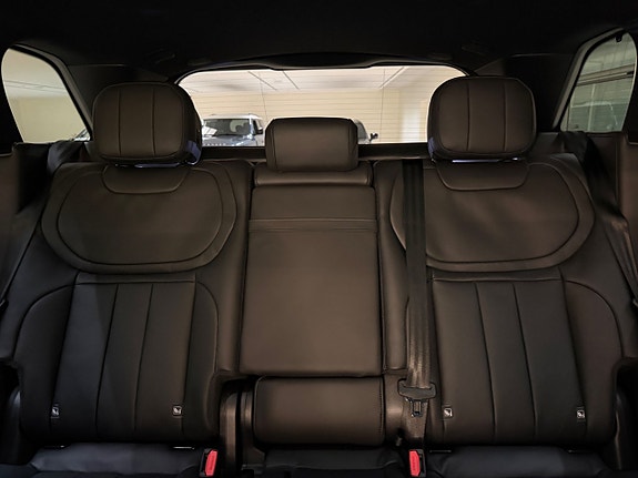 Land Rover Range Rover Sport 17 of 24