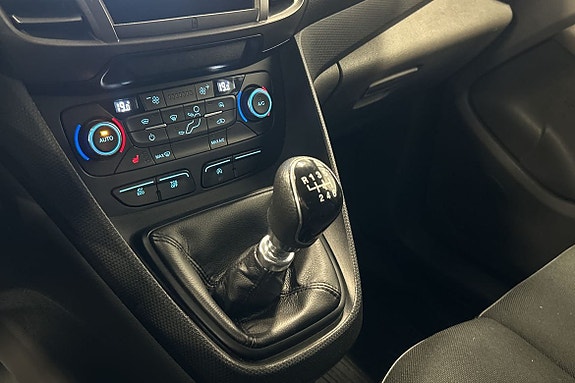 Ford Transit Connect 8 of 18