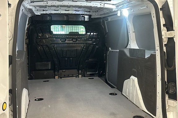 Ford Transit Connect 12 of 18