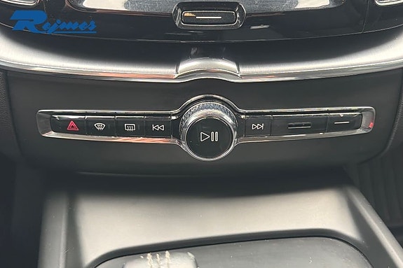 Volvo XC60 12 of 23