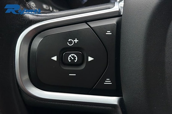 Volvo XC60 10 of 23