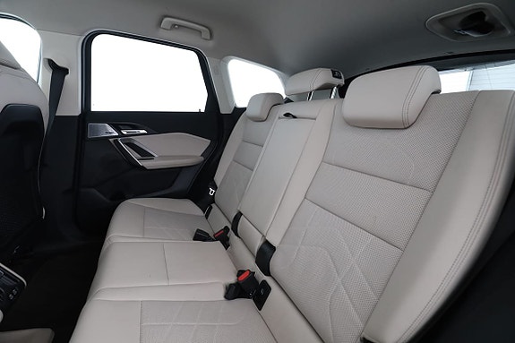 BMW iX1 15 of 30