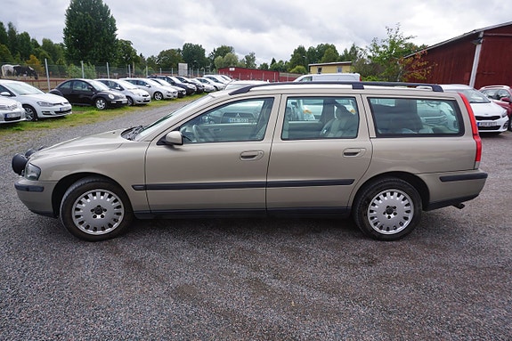 Volvo V70 4 of 7