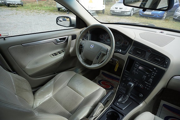 Volvo V70 5 of 7