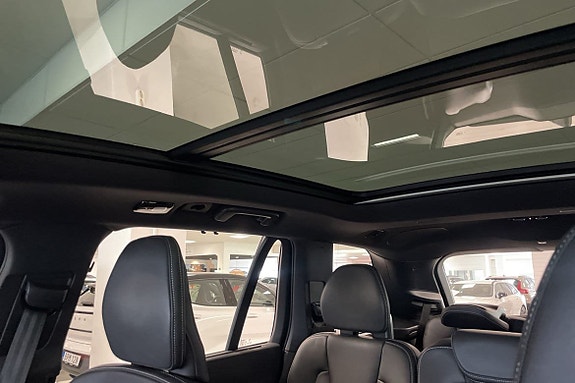 Volvo XC90 11 of 12