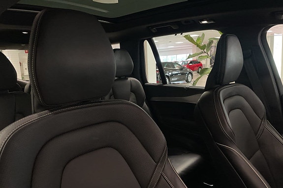 Volvo XC90 8 of 12