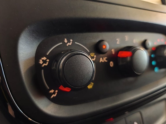 Opel Vivaro 16 of 18