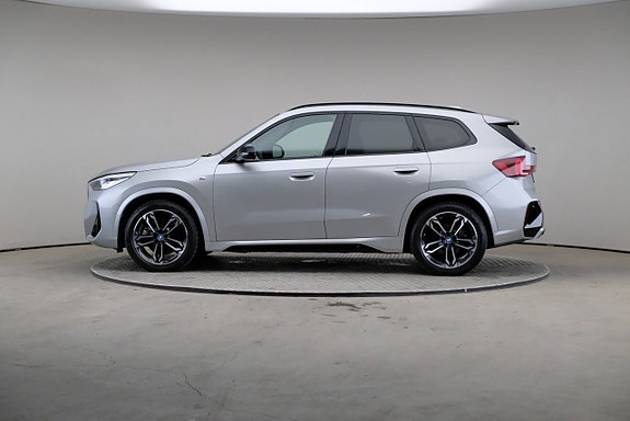 BMW iX1 4 of 25