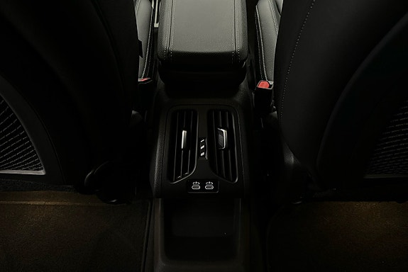 BMW iX1 20 of 25