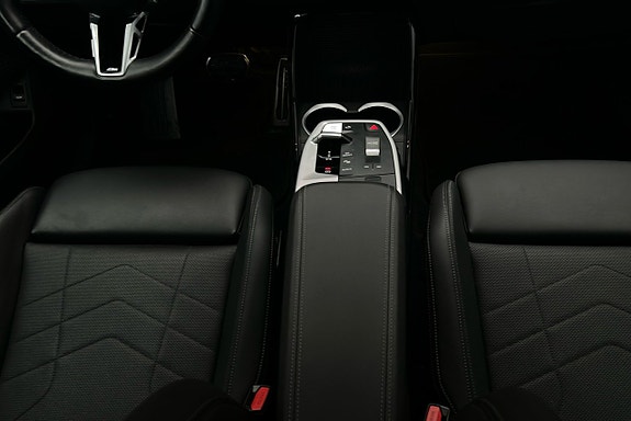 BMW iX1 9 of 25