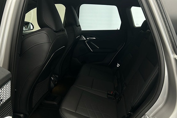 BMW iX1 13 of 25