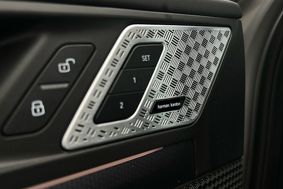 BMW iX1 17 of 25