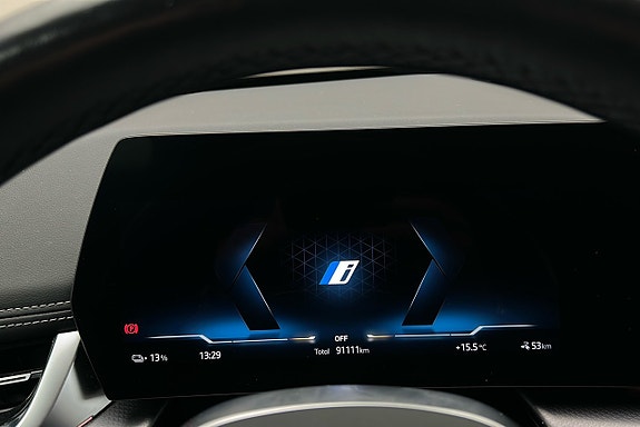 BMW iX1 7 of 25