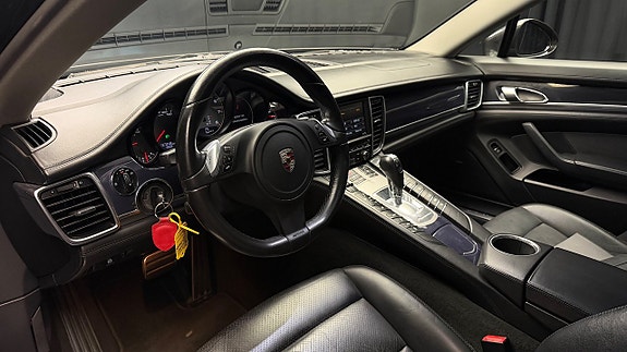 Porsche Panamera 4S 12 of 30