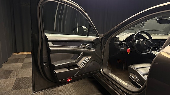 Porsche Panamera 4S 10 of 30