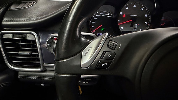 Porsche Panamera 4S 25 of 30