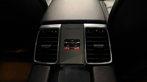 Porsche Panamera 4S 18 of 30