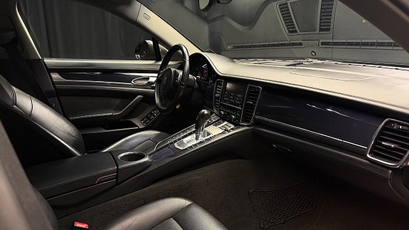 Porsche Panamera 4S 16 of 30