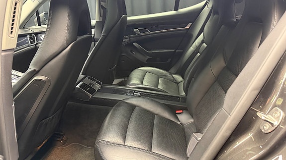 Porsche Panamera 4S 13 of 30