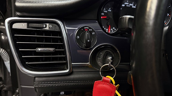 Porsche Panamera 4S 24 of 30