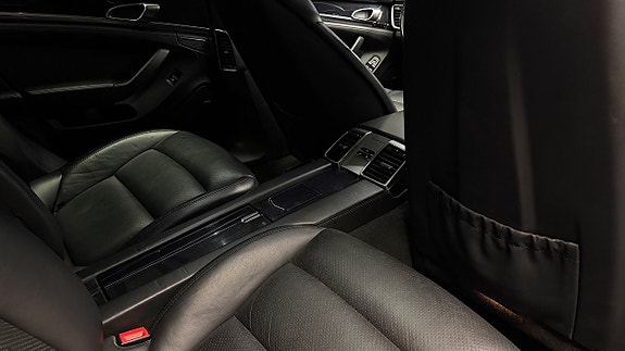 Porsche Panamera 4S 17 of 30