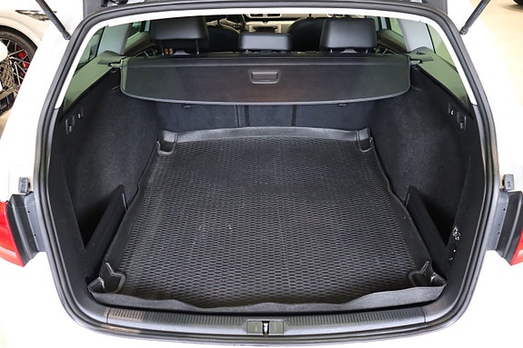 Volkswagen Passat 6 of 30