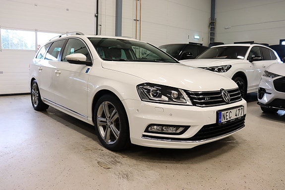 Volkswagen Passat 2 of 30