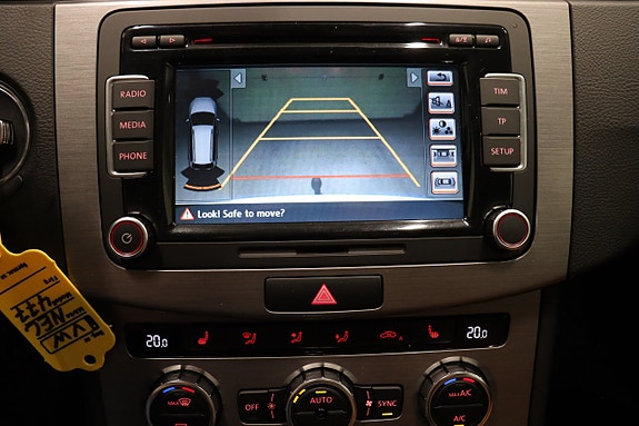 Volkswagen Passat 23 of 30
