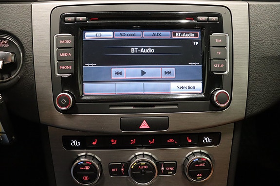 Volkswagen Passat 24 of 30