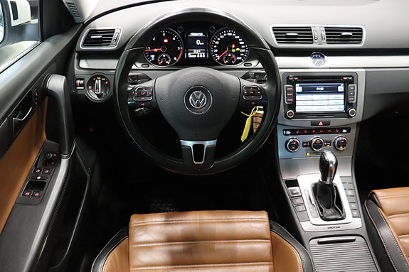 Volkswagen Passat 13 of 30