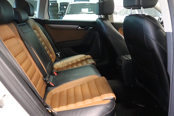 Volkswagen Passat 12 of 30