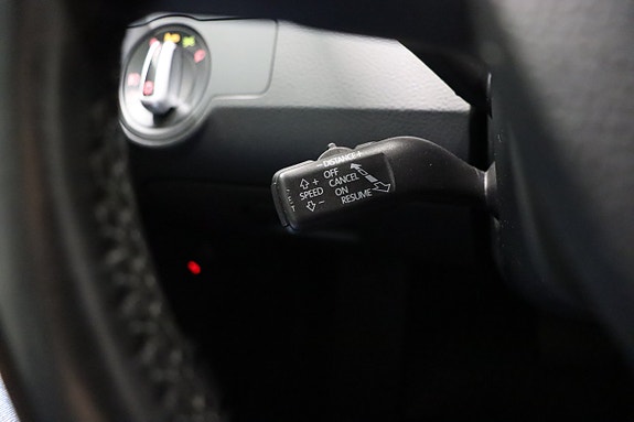 Volkswagen Passat 19 of 30