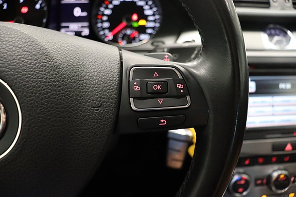 Volkswagen Passat 17 of 30