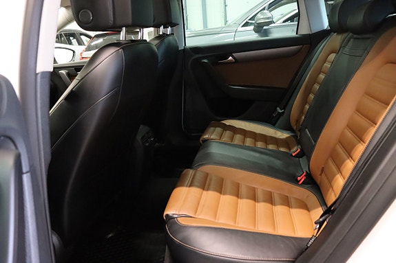 Volkswagen Passat 11 of 30