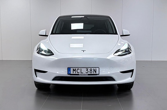 Tesla Model Y 4 of 17
