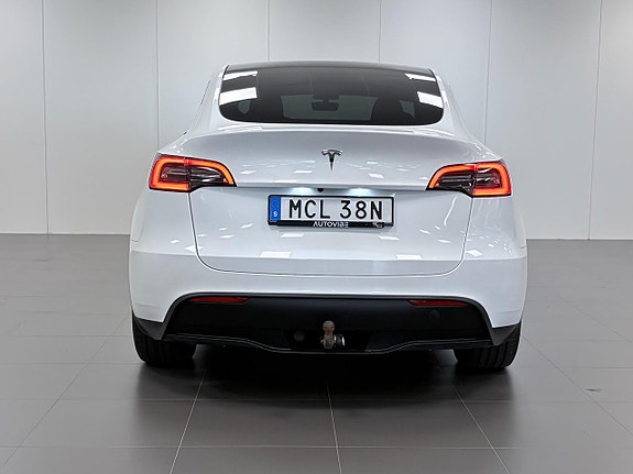 Tesla Model Y 8 of 17