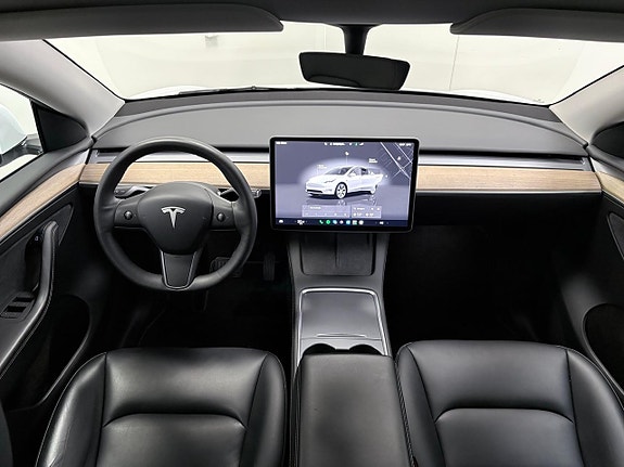 Tesla Model Y 14 of 17