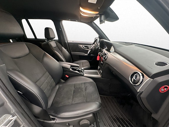 Mercedes-Benz GLK220 10 of 28