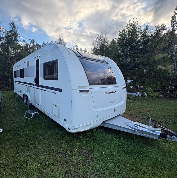 Adria Alpina 763 UK 2 of 11