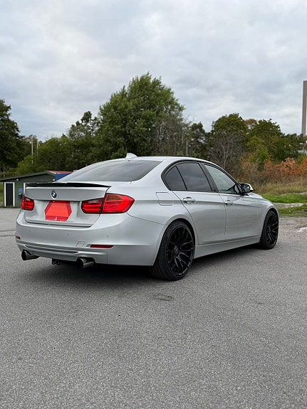 BMW 330d 4 of 11