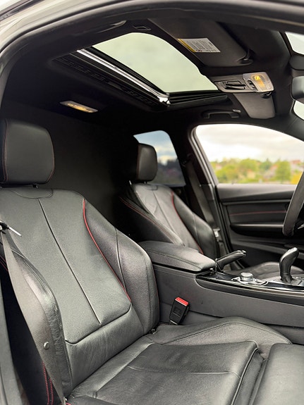 BMW 330d 9 of 11