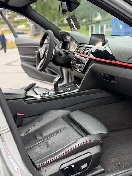 BMW 330d 8 of 11