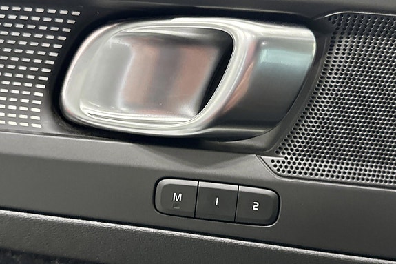 Volvo XC40 17 of 21